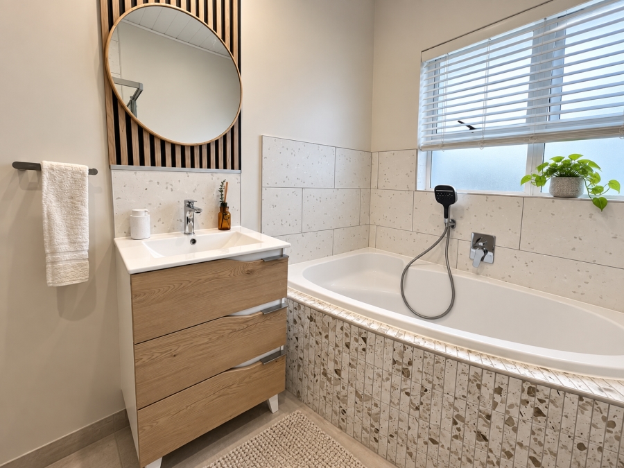 5 Bedroom Property for Sale in Stilbaai Wes Western Cape